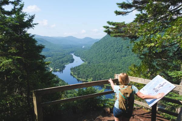 Hiking the L’Éperon Mountain
